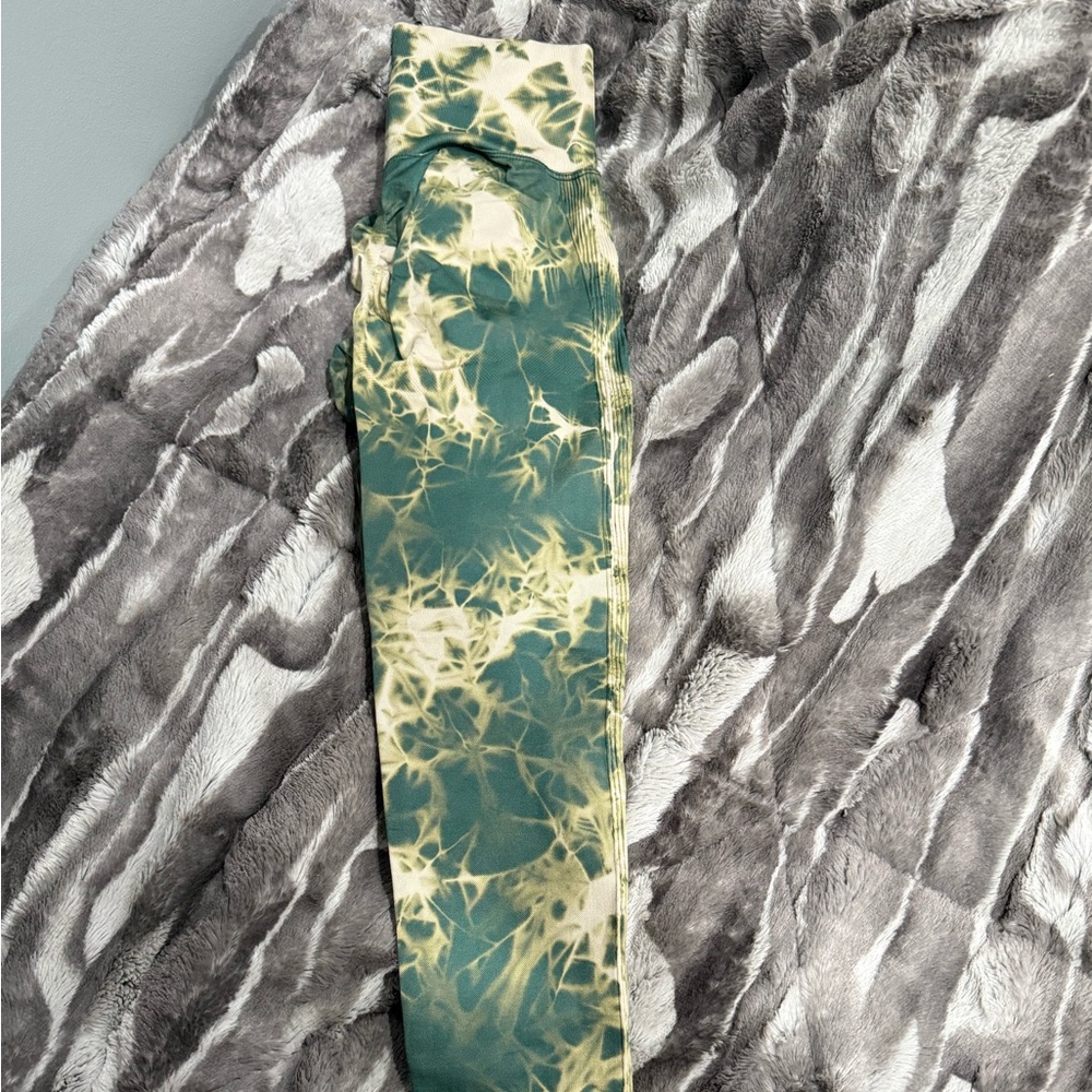 Green and Cream Tie-Dye Leggings